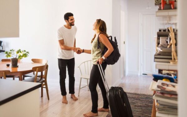 Airbnb Etiquette Tips0316 Fc42d3be922042c18d7f1b72aa0eaba7 768x480